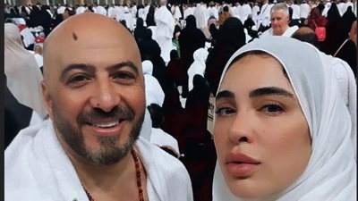 مجدي الهواري مع زوجته وأولاده في الحرم المكي بعد أنباء الانفصال (صور)