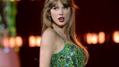 تايلور سويفت تروج لألبومها الجديد بفساتينها الخضراء (صور) 