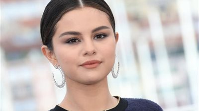 سيلينا جوميز تفتعل المشكلات في حفلات هوليوود والجمهور يسخر منها (صور)