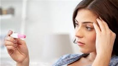 5 أسباب تؤدي لحدوث الحمل خارج الرحم (إنفوجراف)