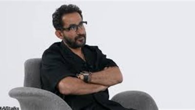 مظهر صادم لـ أحمد حلمي في أول صور بعد وفاة شقيقه