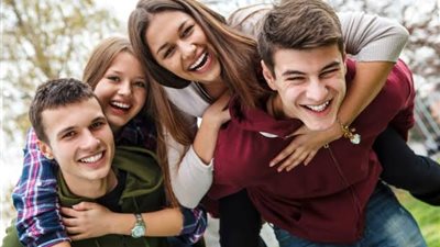 5 طرق عشان تكوني محبوبة بين أصدقائك