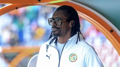 مدرب السنغال أليو سيسيه يدخل المستشفى بسبب أزمة صحية في كأس الأمم الأفريقية 