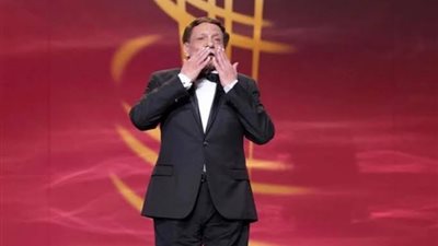 سر اعتزال عادل إمام الفن نهائيًا