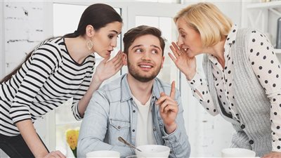 5 نصائح للتعامل مع خطيبك ابن أمه