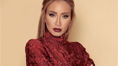 ريهام سعيد في بث مباشر: حواجبي بقت زي الشيطان (فيديو)