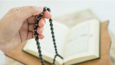 هل يجوز الصلاة على النبي بنية الشفاء؟ «الإفتاء تُجيب»