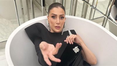 غادة عبدالرازق وميريام فارس بإطلالة غريبة في أسبوع باريس (صور)