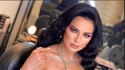 فنانة شهيرة: «ضربت زوجي لأنه أصبح سيدة مثلي»
