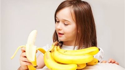3 أضرار للموز على صحة أطفالك