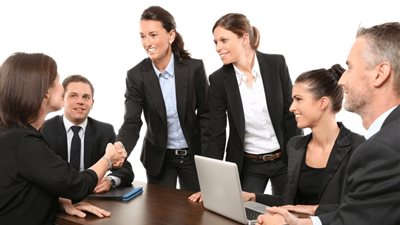 3 طرق لتصبحي محترمة في نظر الرجال