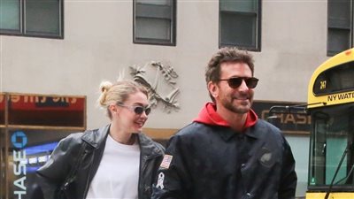 جيجي حديد تثير الجدل بعلاقة مع برادلي كوبر 