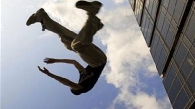 عجوز بالمعاش يلقي بنفسه في منور منزله في القطامية بسبب أزمة نفسية