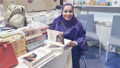 عزيزة الحبسية | كاتبة عمانية وضعت على عاتقها هموم المرأة العربية