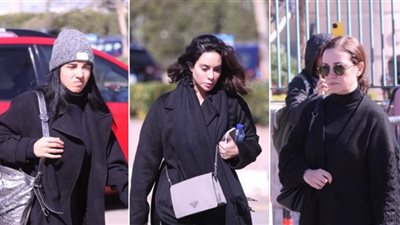 نجوم الفن يساندون تارا عماد في جنازة والدتها (صور) 