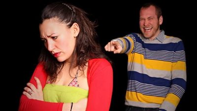 3 طرق للتعامل مع زوجك الذي يسخر من جسمك