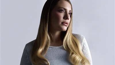 التركية إيدا إيجي تستعرض حملها بجلسة تصوير ساحرة (صور) 