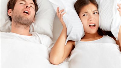 7 حلول للتغلب على مشكلة شخير الزوج