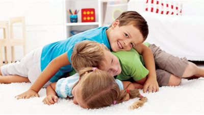 5 نصائح للتعامل مع الابن الأوسط حتى لا يصبح غيورا