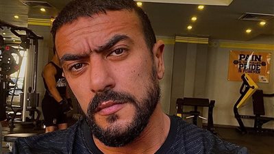 أحمد العوضي يواصل الترويج لمسلسله حق عرب بعد خروجه من المستشفى (صور)