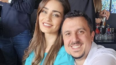 اللبنانية إيميه صياح تحتفل بـ17 سنة حب مع زوجها (صور) 