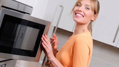 6 أطعمة ممنوع وضعها في الميكروويف «تسمم أو انفجار»