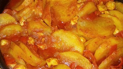 طريقة عمل صينية البطاطس المدخنة بصدر دجاجة واحد «سهلة وموفرة»