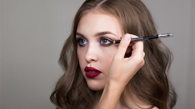  5 حيل لتوسيع العينين بالمكياج لإطلالة أكثر جاذبية