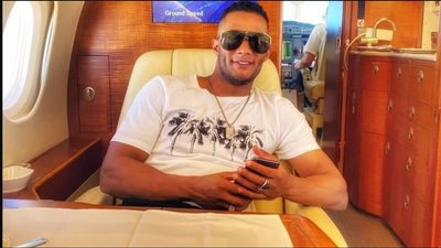 معركة مثيرة بين محمد رمضان ومتابع بسبب أغنية عربي (صور)