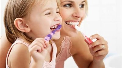 3 نصائح ضرورية اتبعيها عند غسيل الأسنان بالفرشاة
