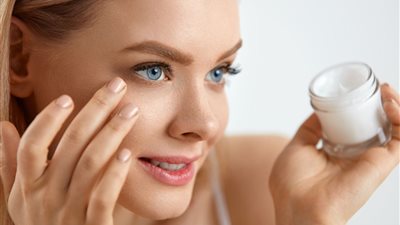 طريقة عمل كريم مرطب للبشرة بمكونات طبيعية