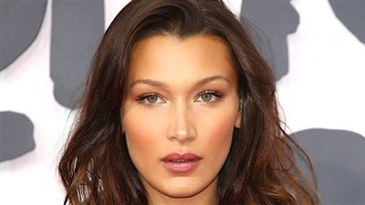 بيلا حديد تطلق علامتها التجارية الجديدة Orebella للعطور ومستحضرات التجميل