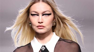 عارضات الأزياء العرب يتألقن في أسبوع الموضة بميلانو مع أزياء فيرساتشي (صور)