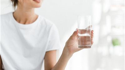 5 فوائد لشرب الماء أثناء الدورة الشهرية (إنفوجراف)