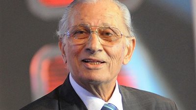 9 معلومات عن عمر الحريري «من كرسي الاعتراف إلى الوفاة على المسرح» 