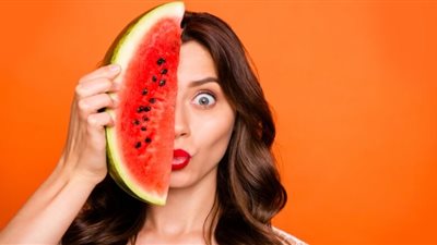 تفسير حلم أكل البطيخ في المنام للعزباء والحامل