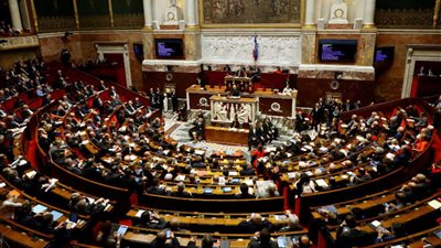 كواليس تعديل الدستور الفرنسي لمنح المرأة حرية الإجهاض واعتراض الكنيسة