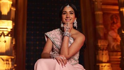 راديكا ميرشانت | عروس زفاف القرن الهندي تتألق بتوقيع السعودي آشي