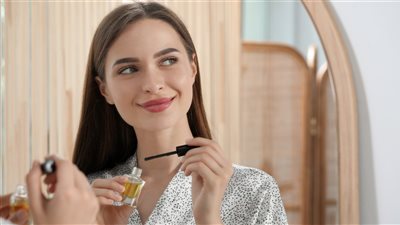 وصفات طبيعية مجربة لرموش طويلة وكثيفة 