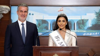 ملكة جمال لبنان ياسمينا زيتون تحتفل بلقب الوصيفة على طريقتها الخاصة (صور) 