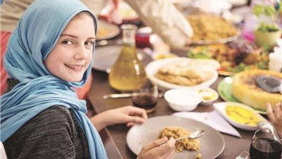 كيف تستقبل المرأة المصرية رمضان 2024؟ «عزومات ومحاشي» 