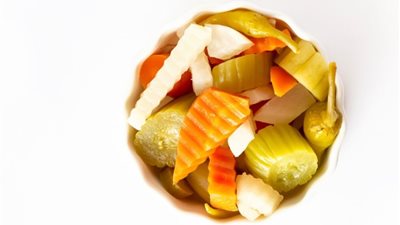 تفسير رؤية المخلل في المنام وعلاقته بالأزمات والمشاكل