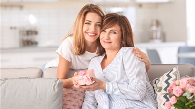 4 أفكار خارج الصندوق لهدية تبهر حماتك في عيد الأم 2024