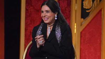 دينا: دفنت جوزي ورقصت على المسرح مع عادل إمام