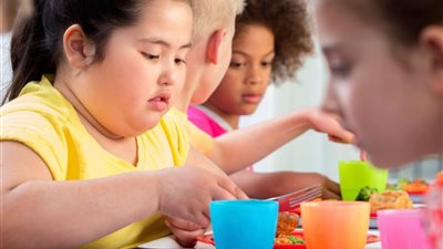 5 خطوات لحماية طفلك من السمنة في رمضان 2024