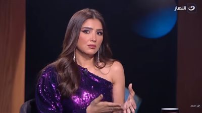 مي عمر عن محمد سامي: بيحرجني ويزعقلي قدام الناس (فيديو)