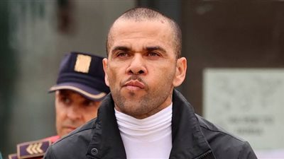 داني ألفيس يغادر السجن بعد دفع كفالة مليون يورو