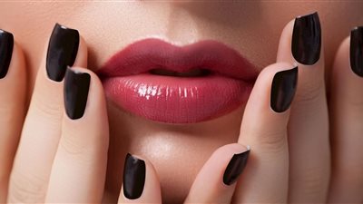 ما حكم الوضوء مع وجود طلاء الأظافر أو المكياج؟ «الإفتاء تُجيب»