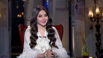 لجين عمران تفتح النار على الوسط الفني: شللية وعصابات وشوفت بعيني (فيديو)