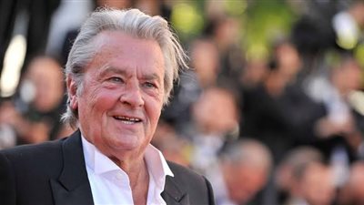 وضع آلان ديلون تحت الوصاية الجبرية بعد خلافات عائلية 